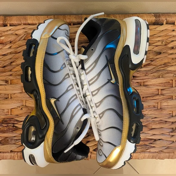 NIKE Air Max Plus TN White Metallic Gold Black HMO352-100 Sneaker Size M 6.5/W 8
